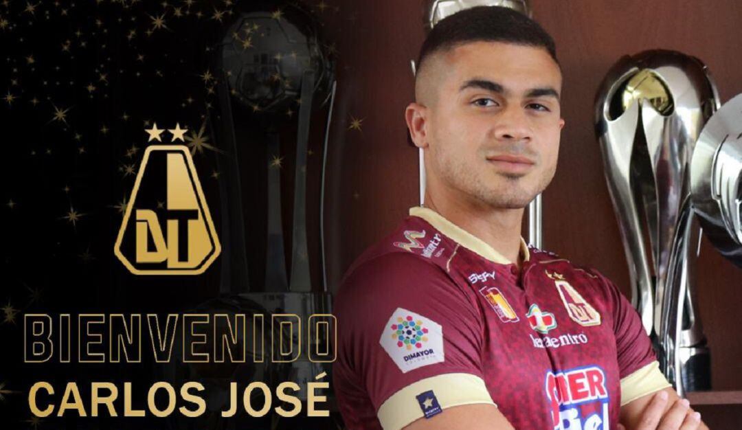 Carlos Sierra luce la camiseta de su nuevo equipo.