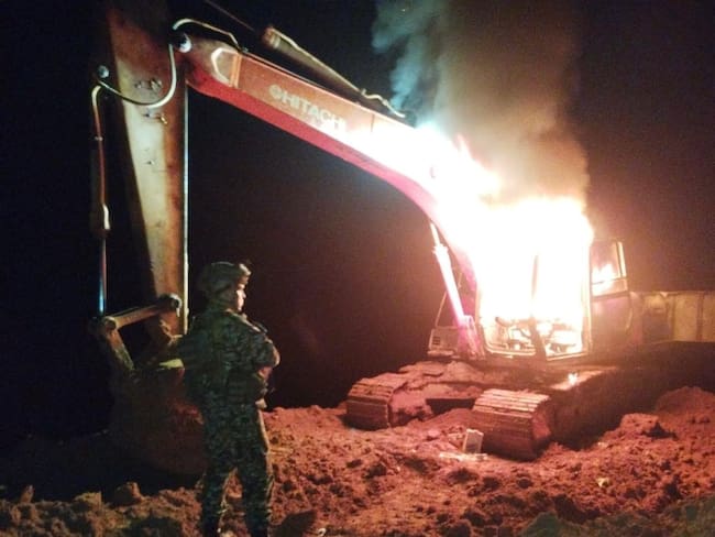 Tropas del Ejército intervinieron 16 unidades de minería ilegal en Córdoba.