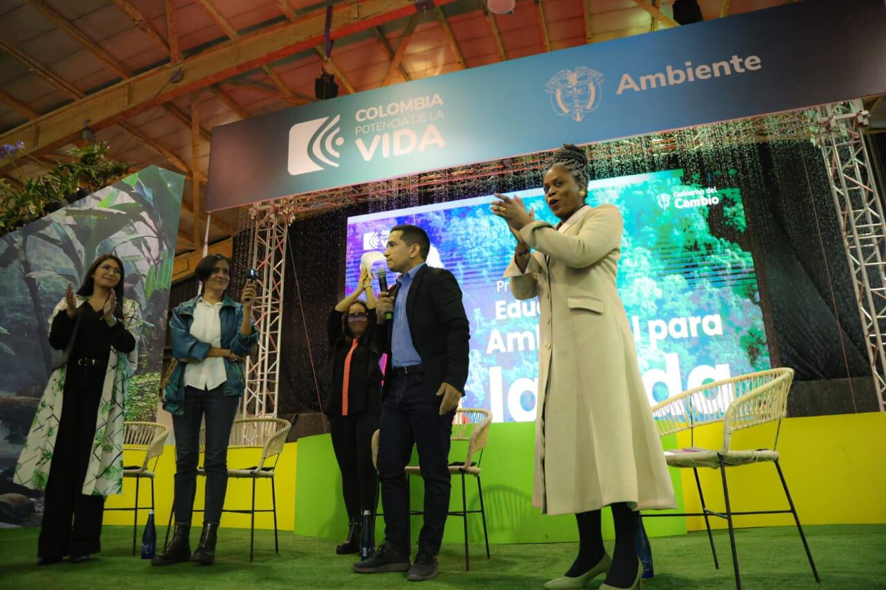 IE Montessori, sede San Francisco,  el proyecto Cafelab Colombia.