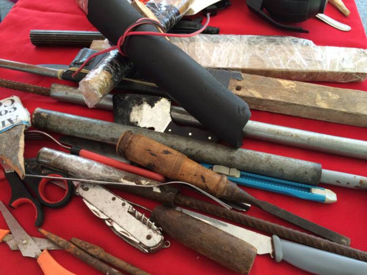 En Cartagena niños entregaron armas de verdad, durante jornada para entregar armas de juguete