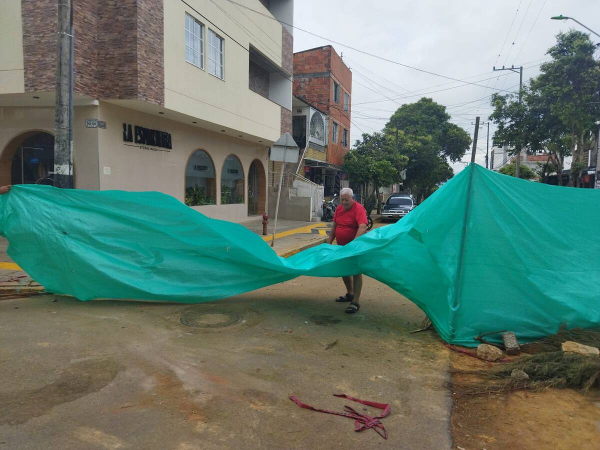 Comunidades de un barrio de Bucaramanga cierran una vía por abandono de obras