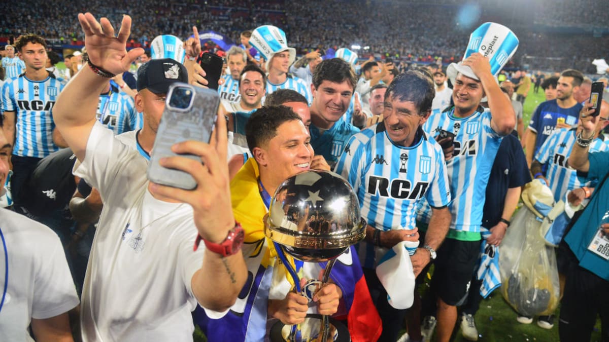 Quintero asiste y Roger marca: Racing, campeón de la Sudamericana al son colombiano