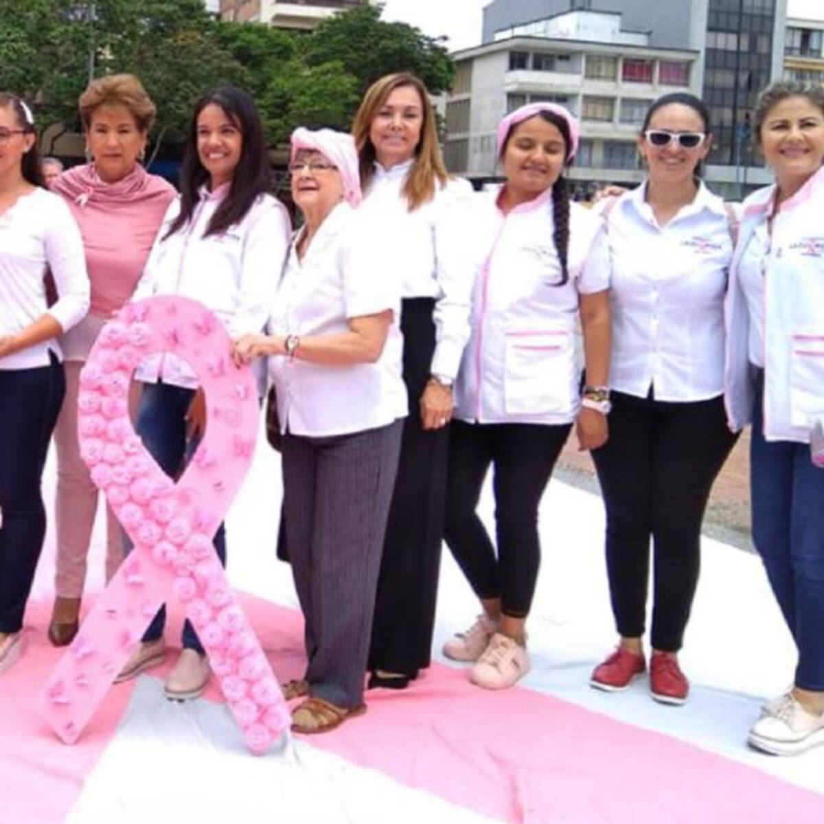 Todos somos Lazo Rosa, campaña de solidaridad por pacientes oncológicos