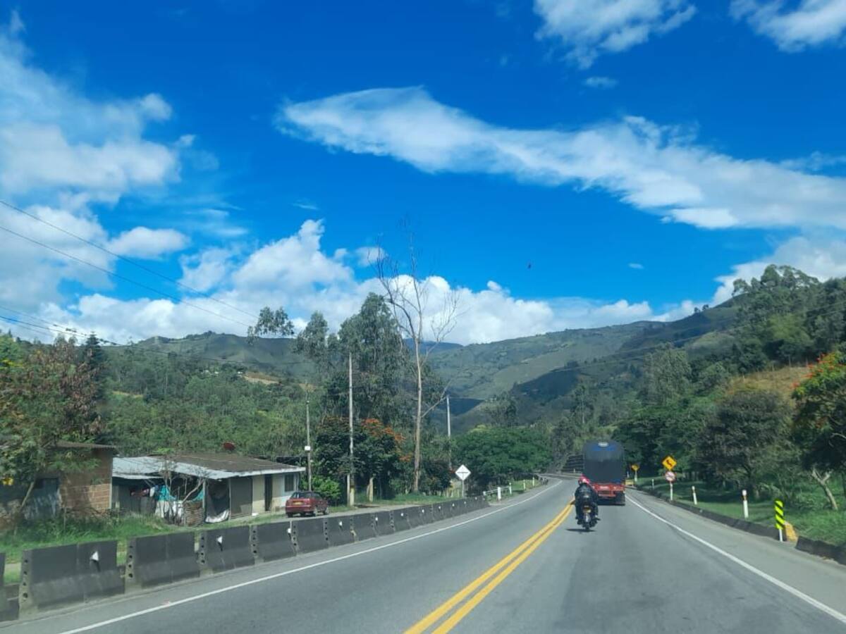 Autorizan tránsito continuo a transporte de servicio público de pasajeros en vía al Llano