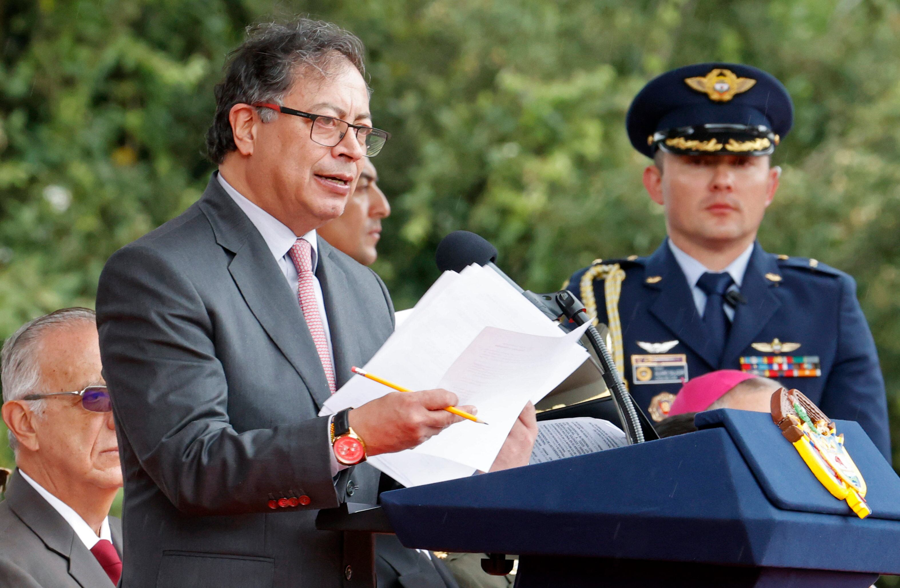 AME8686. PUENTE DE BOYACÁ (COLOMBIA), 07/08/2023.- El presidente de Colombia, Gustavo Petro, habla hoy, durante la conmemoración del aniversario de la Batalla de Boyacá, en Puente de Boyacá (Colombia). El país recuerda este 7 de agosto la Batalla de Boyacá, una confrontación determinante en el proceso de Independencia del país. EFE/ Mauricio Dueñas Castañeda