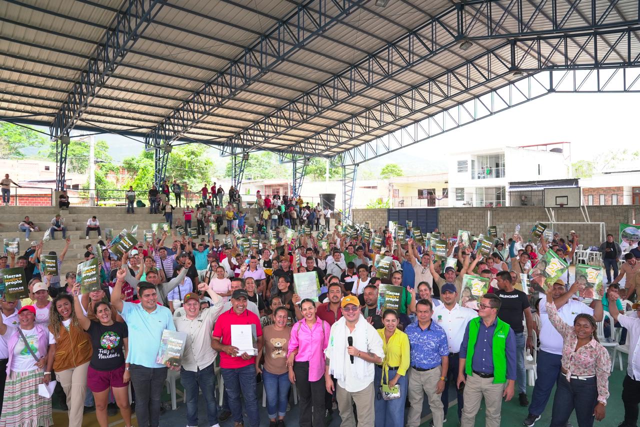 Campesinos de Sardinata reciben títulos de propiedad tras décadas de espera. / Foto: ANT.
