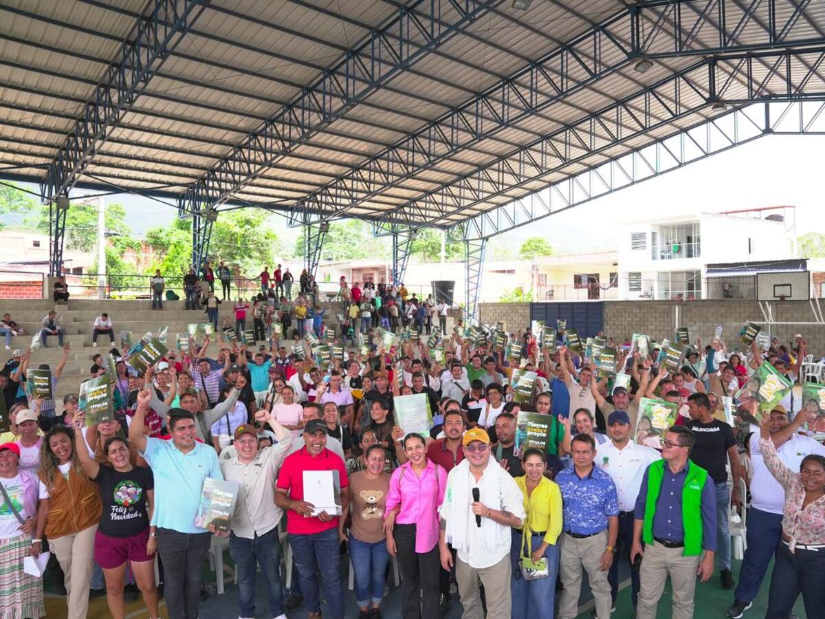 Campesinos de Sardinata reciben títulos de propiedad tras décadas de espera
