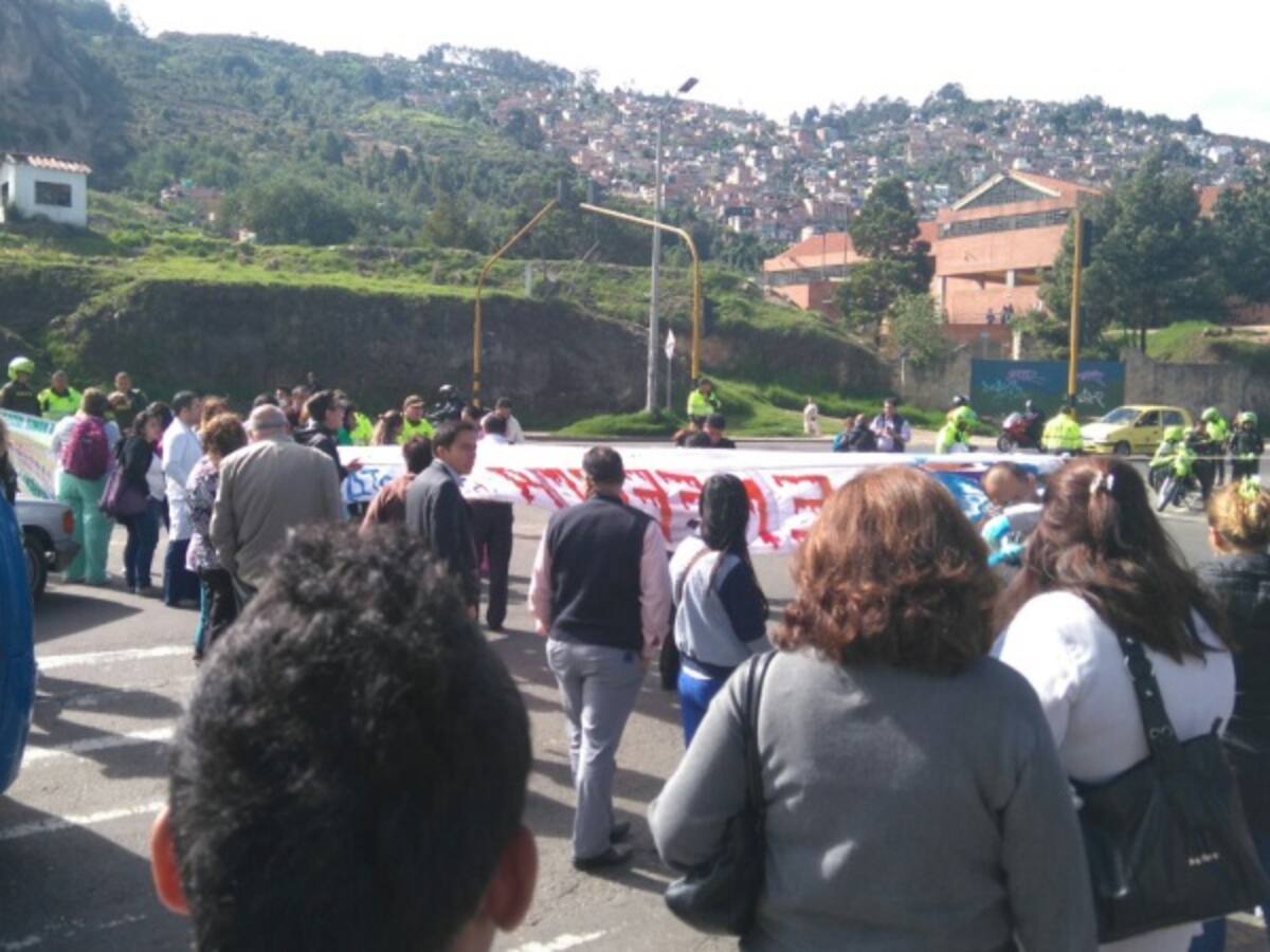 Trabajadores del Hospital Simón Bolívar protestan por deudas en salarios y falta de insumos