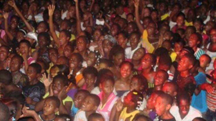 Afrodescendientes no deben estar en el gabinete por negros sino por sus méritos: Santos