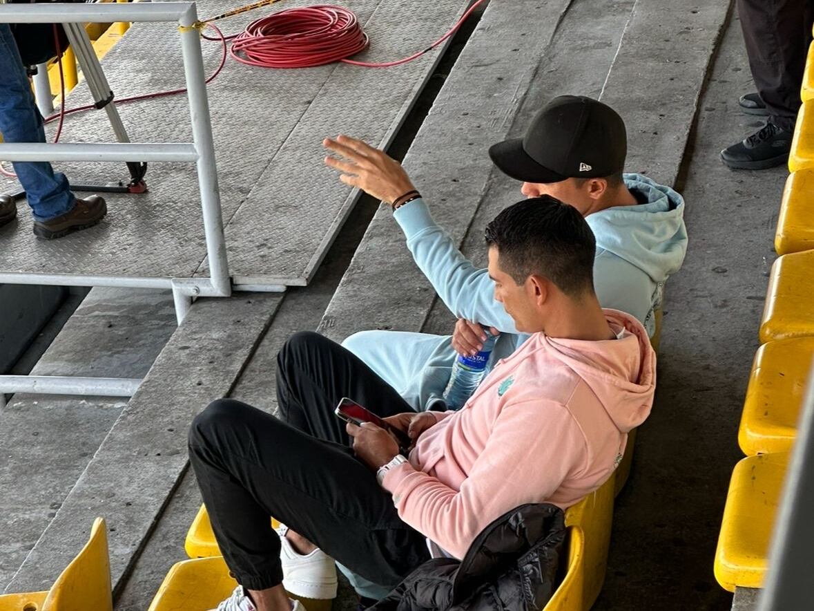 David Mackalister Silva y Fernando Uribe acompañando al equipo femenino de Millonarios / Caracol Radio.