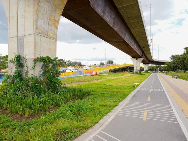 El IDU inició el plan piloto de jardines verticales en la Avenida 68