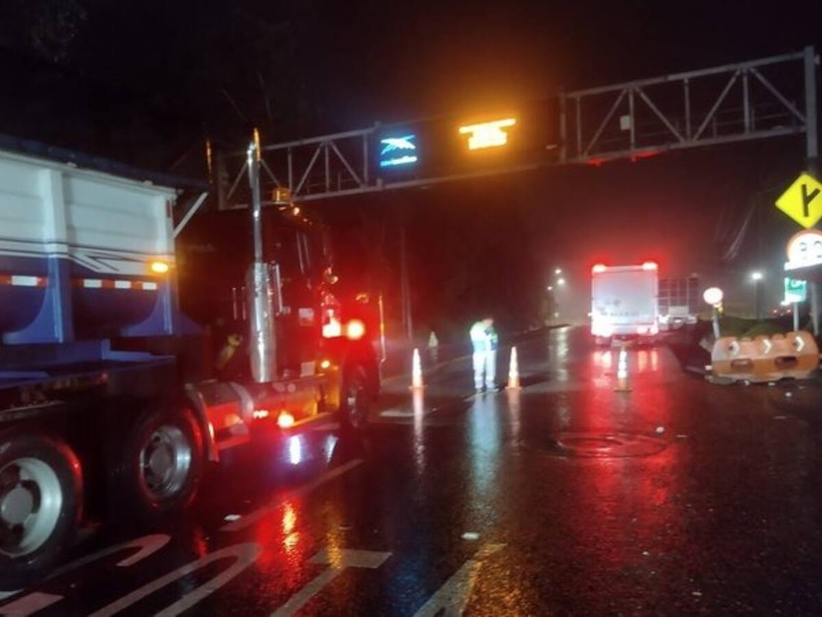 EN VIVO cierre vía al Llano Bogotá- Villavicencio: accidente, derrumbes y fuertes lluvias