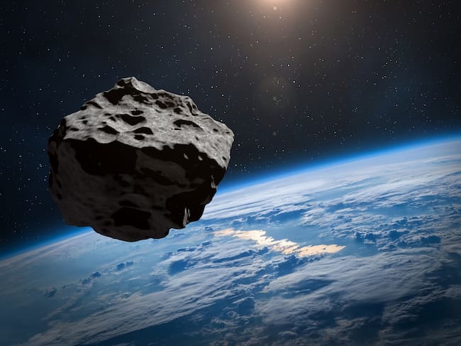Imagen de referencia de un meteorito alrededor de la órbita de la tierra (Crédito: Getty Images)