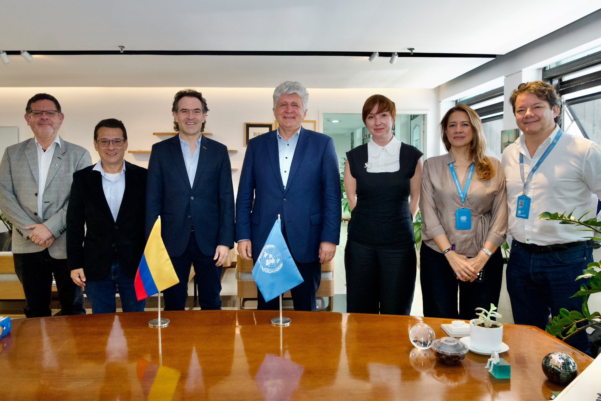 El Secretario General y Jefe de la Misión de Verificación de la ONU en Colombia, Miroslav Yenča en Medellín durante el Día Internacional de la Paz. Cortesía: Alcaldía de Medellín.
