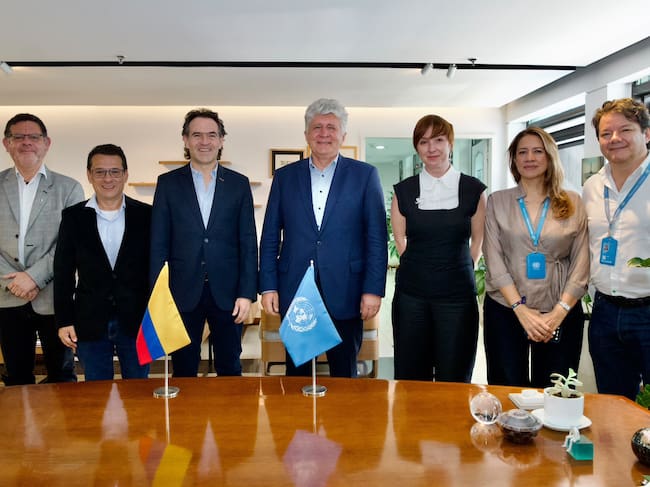 El Secretario General y Jefe de la Misión de Verificación de la ONU en Colombia, Miroslav Yenča en Medellín durante el Día Internacional de la Paz. Cortesía: Alcaldía de Medellín.