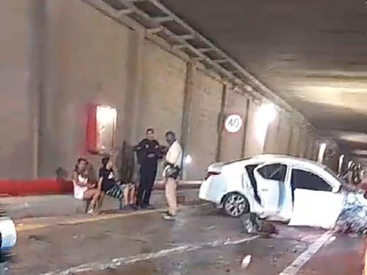 Accidente en el túnel de Crespo dejó dos lesionados y averías en tres vehículos
