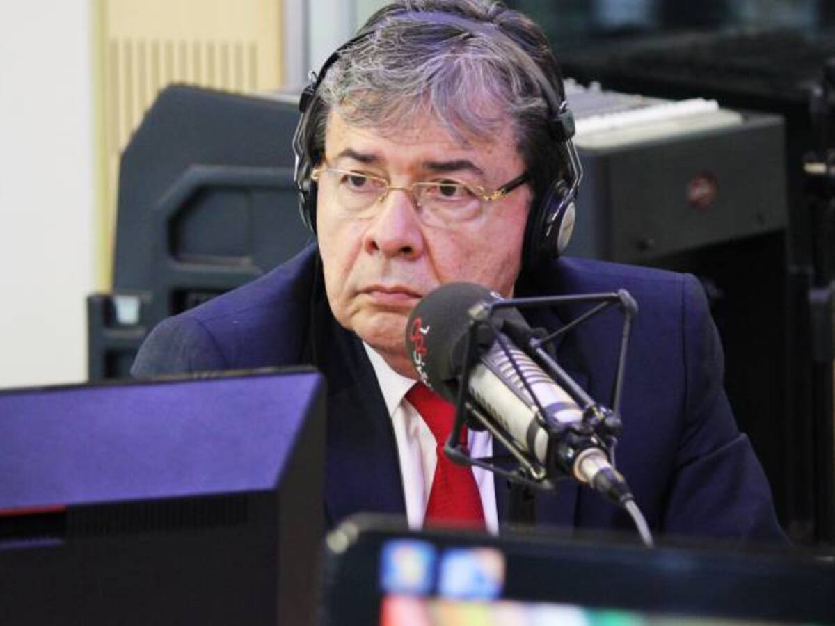 El uso de la fuerza no es incompatible con el diálogo social: Holmes Trujillo 