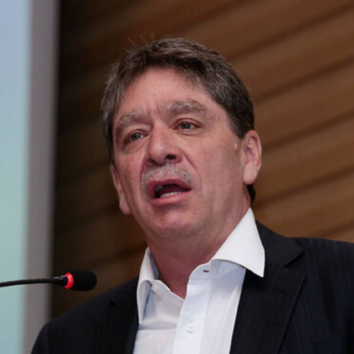"El reto de Petro es entregar señales de tranquilidad": Bruce Mac Master