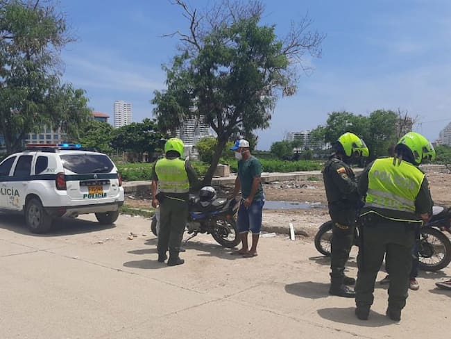 Investigan a varios policías por recibir presunto soborno en Cartagena