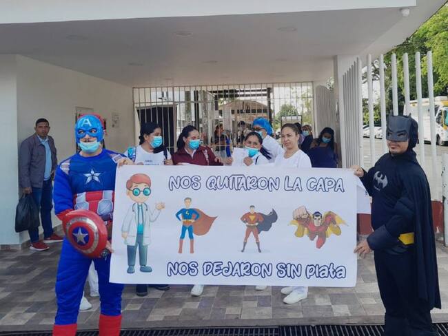 Trabajadores del hospital Federico Lleras Acosta protestan ante la falta de giro de recursos por parte del Gobierno Nacional