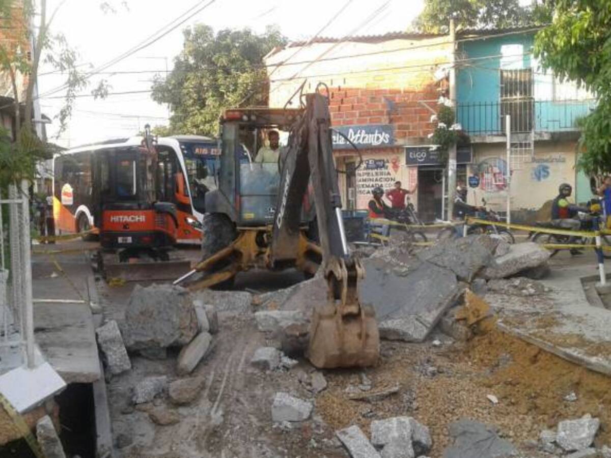 Aguas de Cartagena investiga colapso de calle en el sur de la ciudad