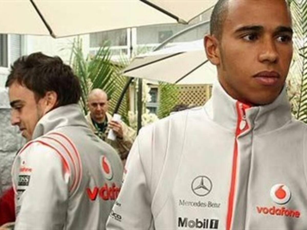 Lewis Hamilton critica a Fernando Alonso por su actitud envidiosa