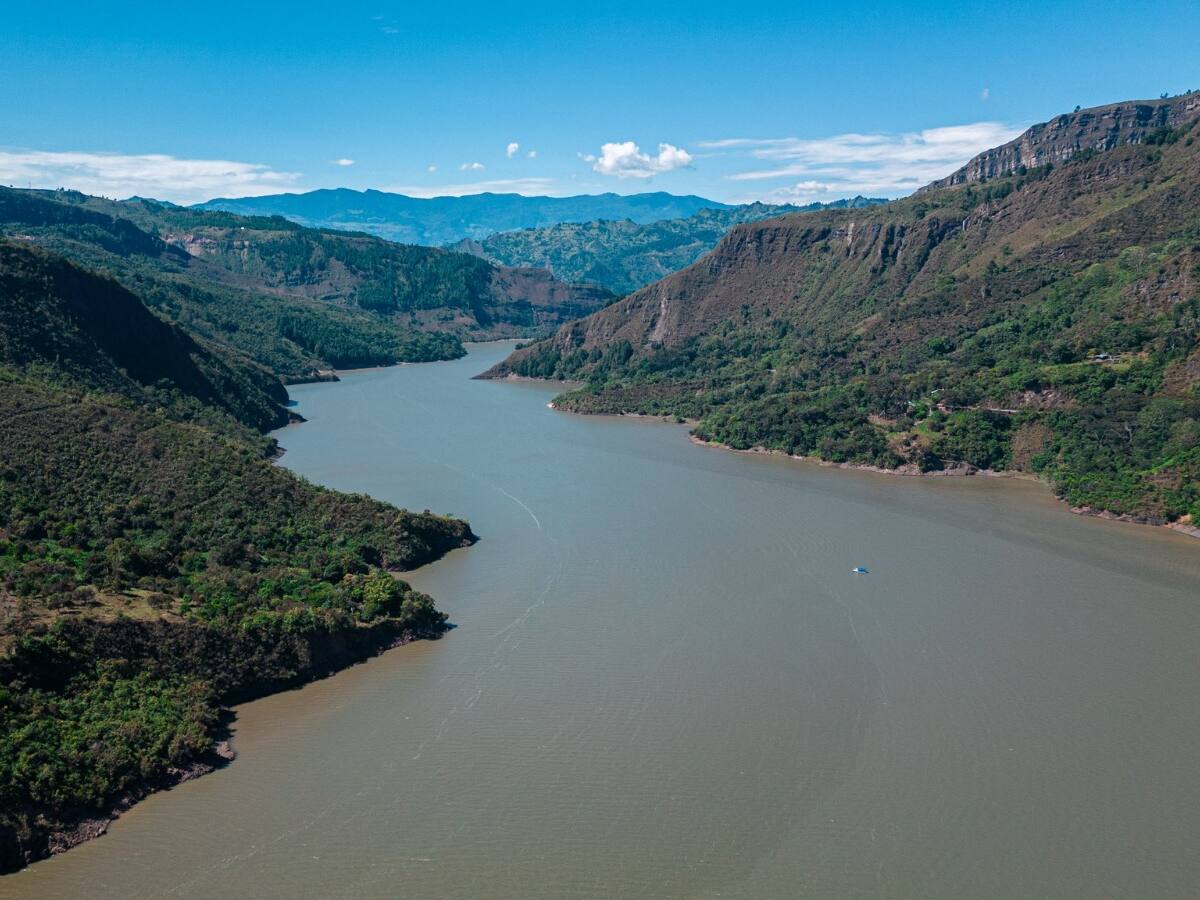 Por las fuertes lluvias comenzó apertura de compuertas de la Hidroeléctrica Chivor
