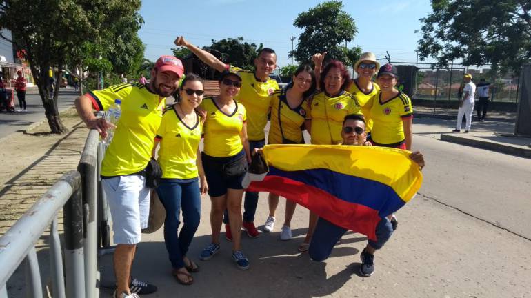 Hinchas a las afueras del Metropolitano
