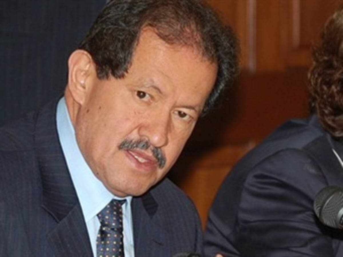 Desde Bruselas el vicepresidente Garzón llamó a la desmovilización de la guerrilla