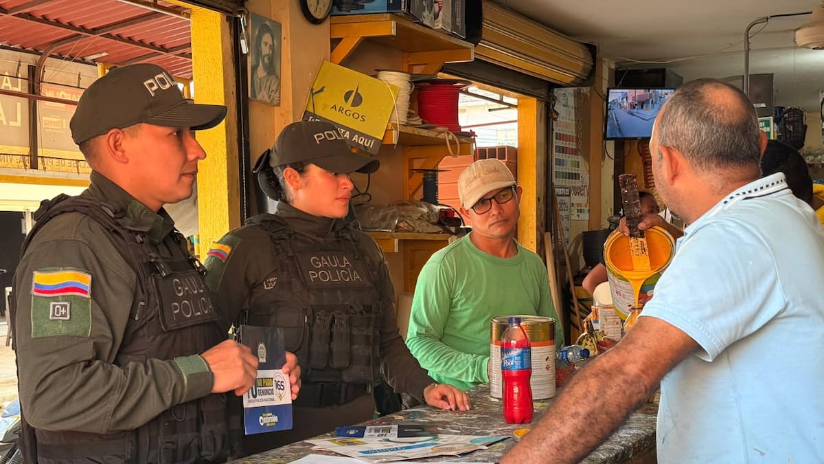 Comerciantes bloquean la Troncal de Oriente, en Bosconia, durante protestas contra la extorsión