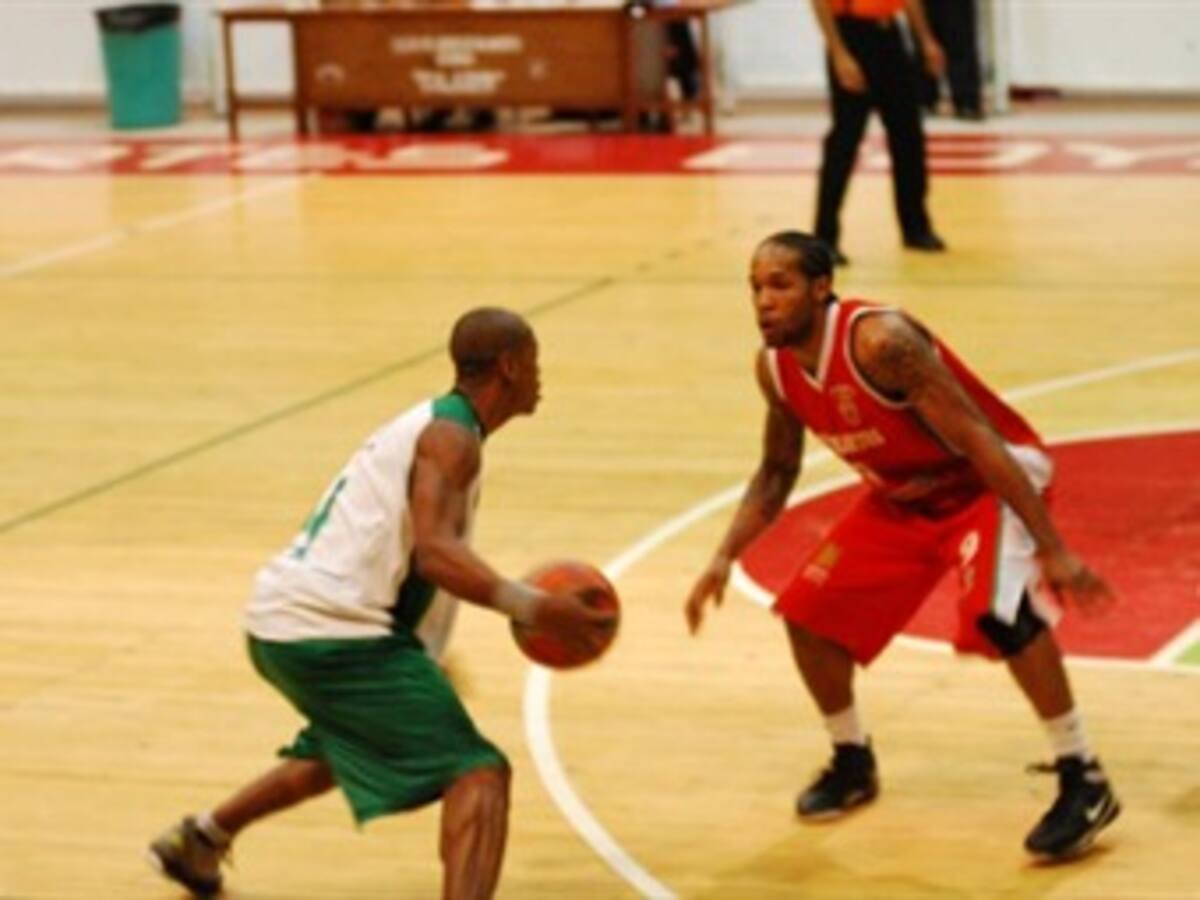 Arrrieros de Antioquia prosigue como líder de la Copa Invitacional de Baloncesto