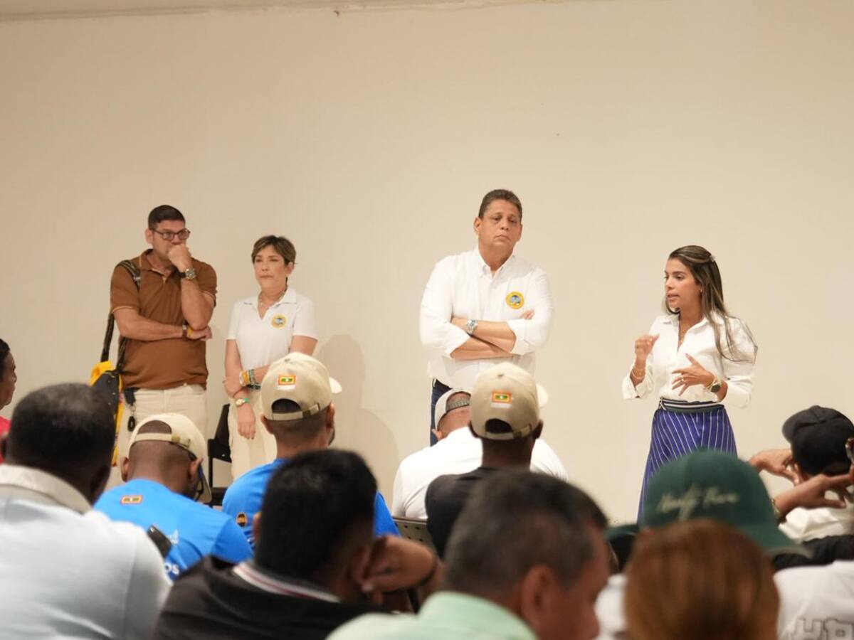 Alcaldía de Cartagena ratifica garantías laborales para cocheros en transición eléctrica