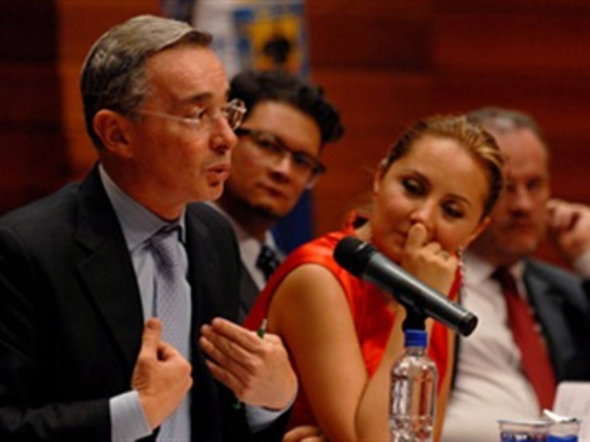 Uribe reveló detalles inéditos de su gobierno durante un acalorado debate universitario