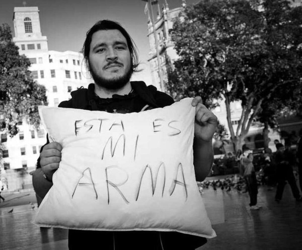 Distintas personalidades del país y algunos partidos políticos han apoyado la jornada contra la guerra.