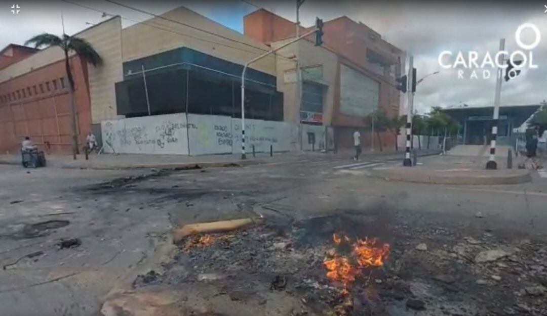 Se presentaron actos vandálicos en centro comercial cercano a la estación La Catedral.