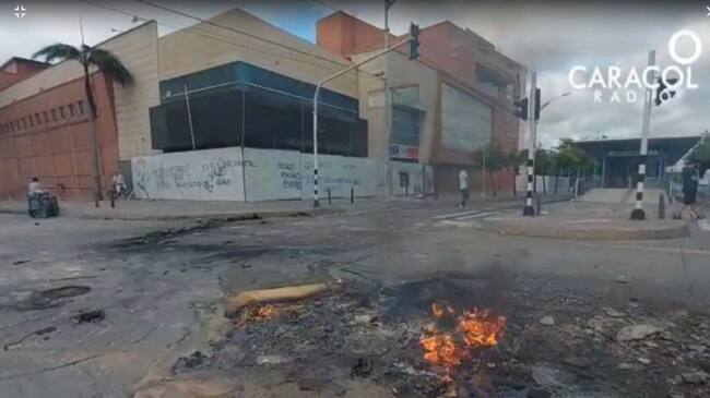 Se presentaron actos vandálicos en centro comercial cercano a la estación La Catedral.