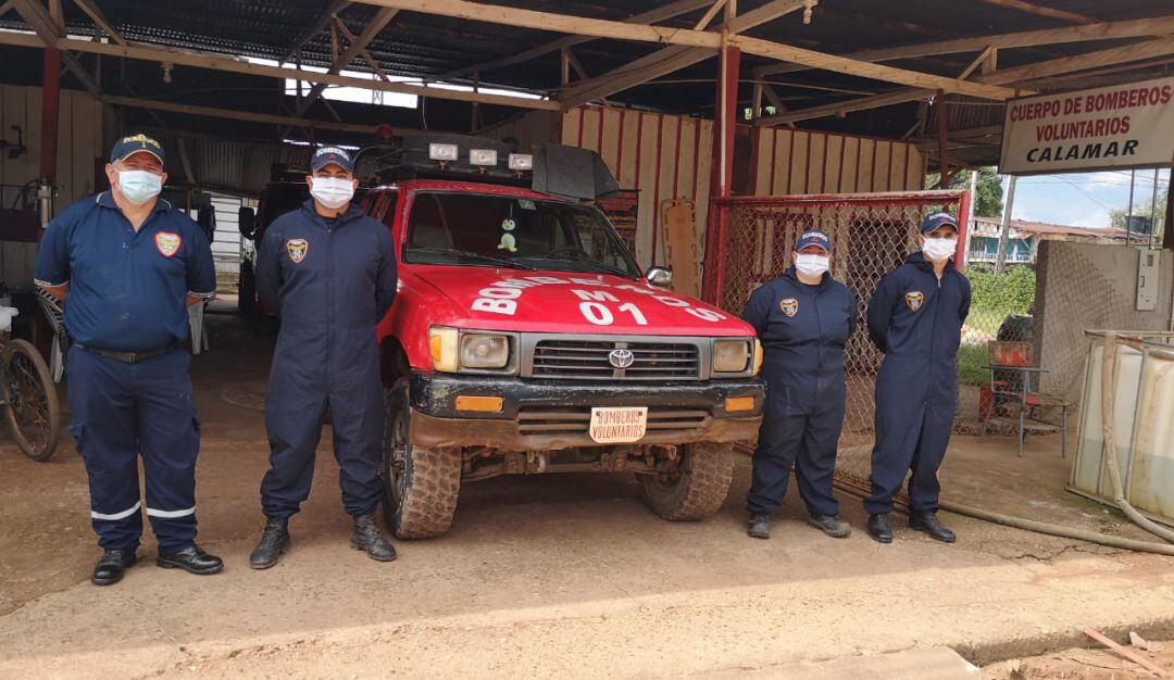 Carro de Bomberos de Calamar, Guaviare, que cumple tres funciones: recoge heridos, fallecidos y apaga incendios