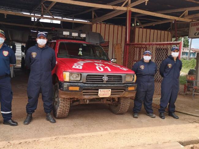 Carro de Bomberos de Calamar, Guaviare, que cumple tres funciones: recoge heridos, fallecidos y apaga incendios