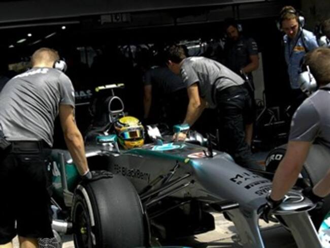 Cuidando al máximo las llantas, Lewis Hamilton logró la 'pole' del GP de Shanghái