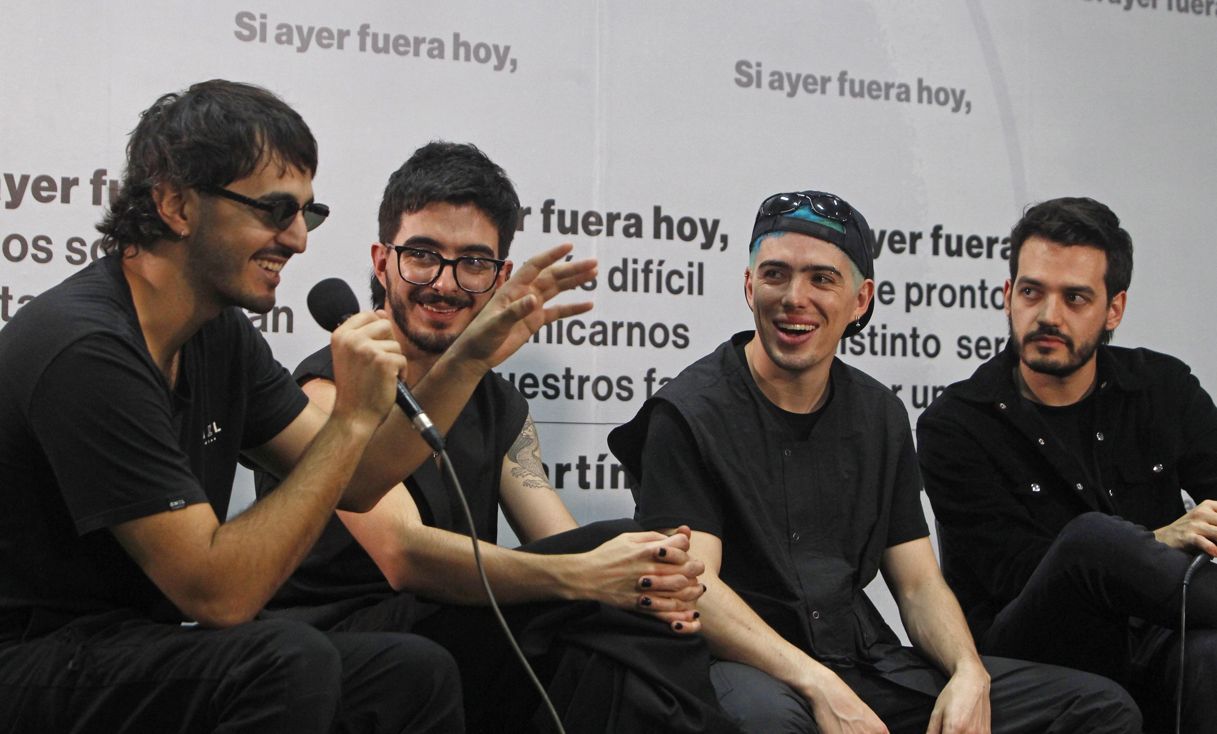 Integrantes de la banda colombiana Morat, durante una entrevista con Efe en Medellín. EFE/Luis Eduardo Noriega Arboleda