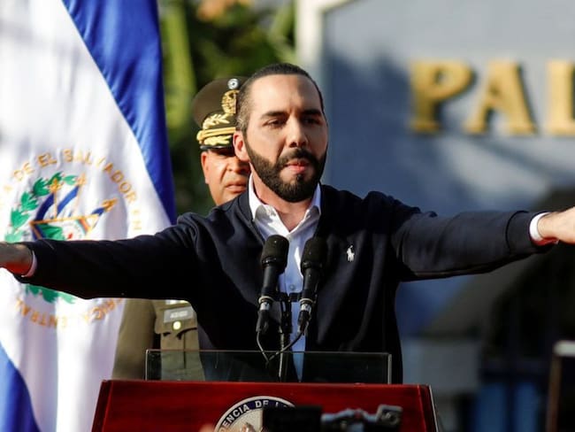 Presidente de El Salvador lleva Ejército al Congreso exigiendo presupuesto