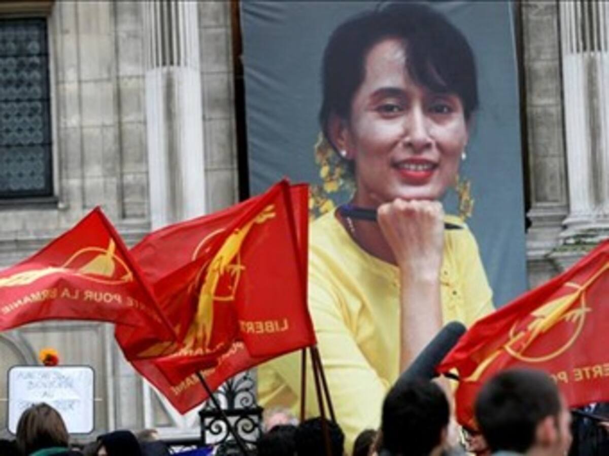 Suu Kyi pide unidad a sus seguidores en su primer mensaje en libertad