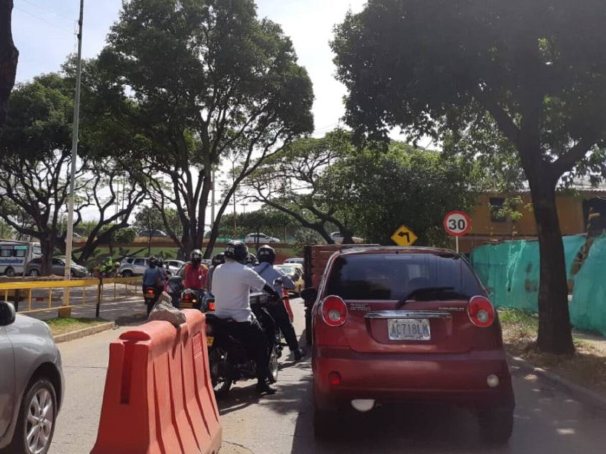 Habitantes del Centro Comercial Bolívar desesperados con el desorden