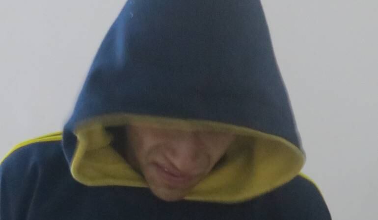 Acusan a un hombre de agredir a sus padres