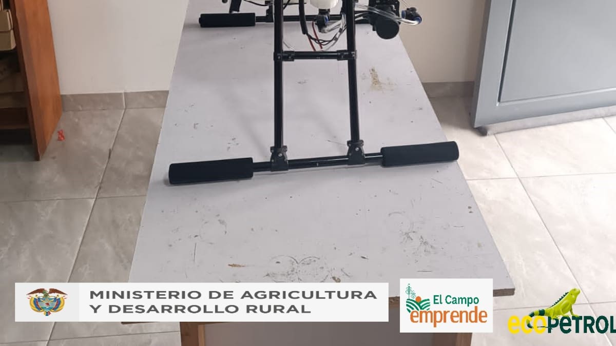 Drones para más eficiencia en la fumigación usan jovenes emprendedores en Putumayo