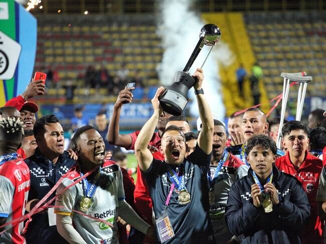 Técnico de Fortaleza revela las claves del éxito en el ascenso a la primera división