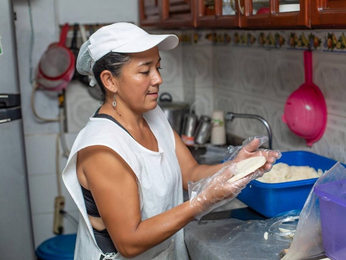 Estudio revela la desigualdad entre hombres y mujeres microempresarios por la carga del cuidado
