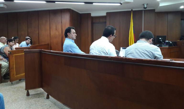 El alcalde de Armenia en compañía de su abogado Carlos Hernán Ocampo