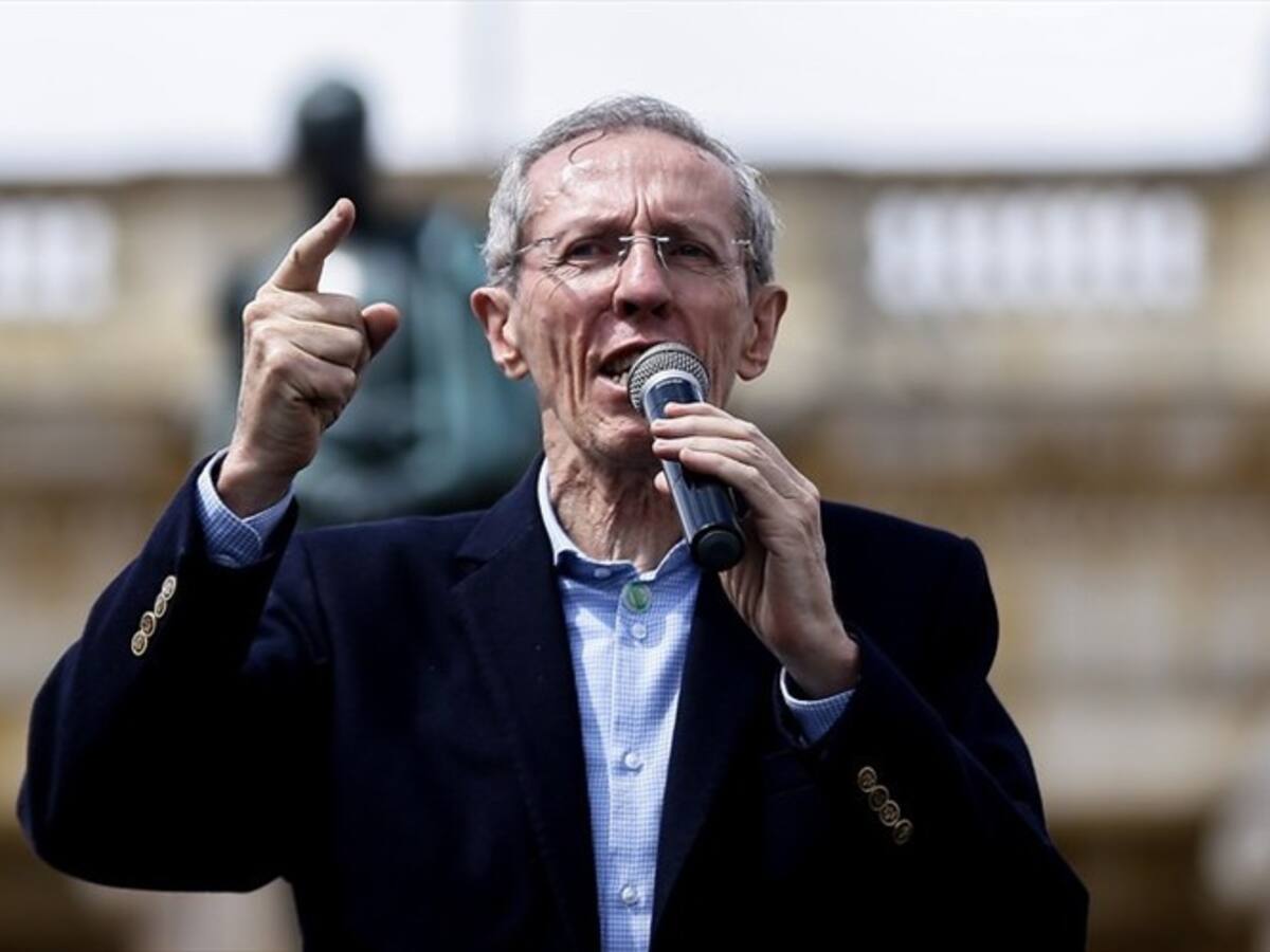 Es poco probable que la Alianza Verde vaya a una consulta en marzo con Petro: Navarro