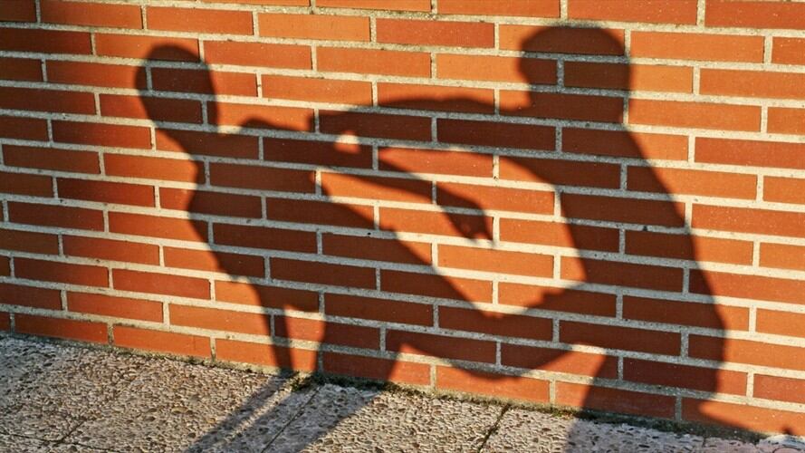 En un video se observa a un grupo de estudiantes de la Institución Educativa Inem José Félix de Restrepo de Medellín agrediendo a una compañera. Foto: Getty Images